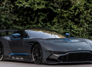 米兰,-孤军奋战的蓝色闪电，雷诺车队如何在银石赛道点燃汉密尔顿的王者之火