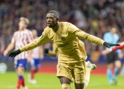 米兰体育官网-沙尔克边锋创造进球神奇一幕，成为焦点人物