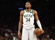 米兰真人-雄鹿后卫在比赛中爆发，成为球队胜利的关键人物