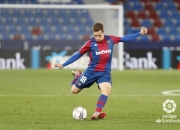 米兰,-关于阿拉维斯主场告负，保级形势不容乐观的信息