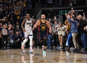 ac米兰体育官网-勇士队新赛季战绩令人惊叹，豪取六连胜