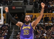 米兰体育-湖人击败马刺，总决赛大比分领先