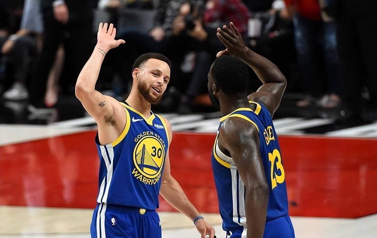 勇士队攻防俱佳全队协作助力连胜 勇士队攻防俱佳全队协作助力连胜