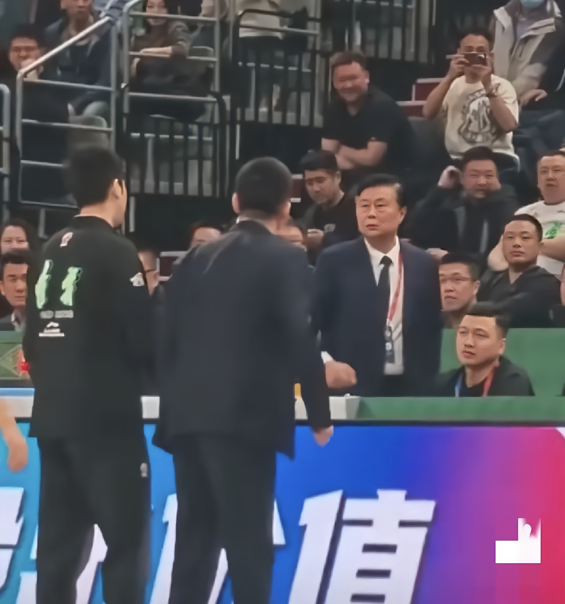 山东男篮客场击败湖北队,赢得掌声 山东男篮客场击败湖北队,赢得掌声