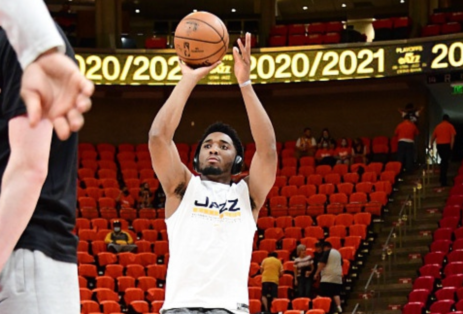 爵士冲上西部第一,展现实力 爵士冲上西部第一,展现实力