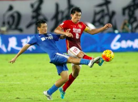 新晋球队成员接受捐赠,感激支持和鼓励 新晋球队成员接受捐赠,感激支持和鼓励