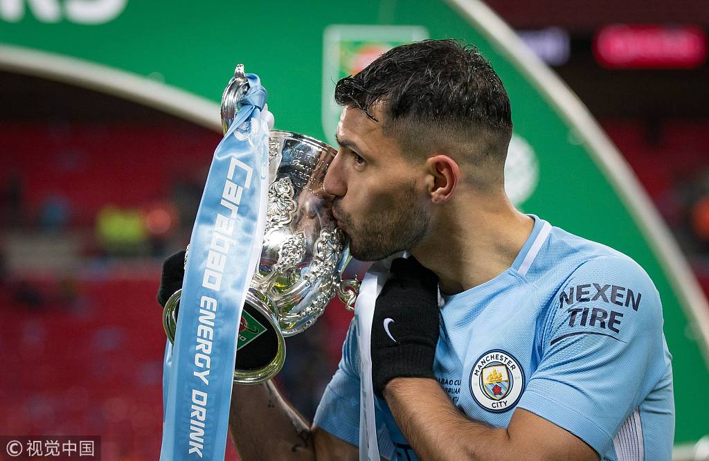 巴西男篮在南美联赛季后赛中夺冠众星捧杯 巴西男篮在南美联赛季后赛中夺冠众星捧杯