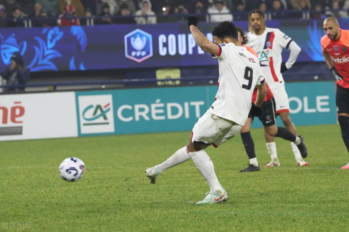 拜仁主场战胜马德里竞技，领跑小组的简单介绍