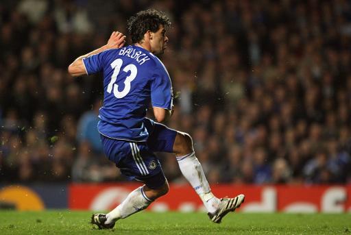 沙尔克边锋创造进球神奇一幕,成为焦点人物 沙尔克边锋创造进球神奇一幕,成为焦点人物