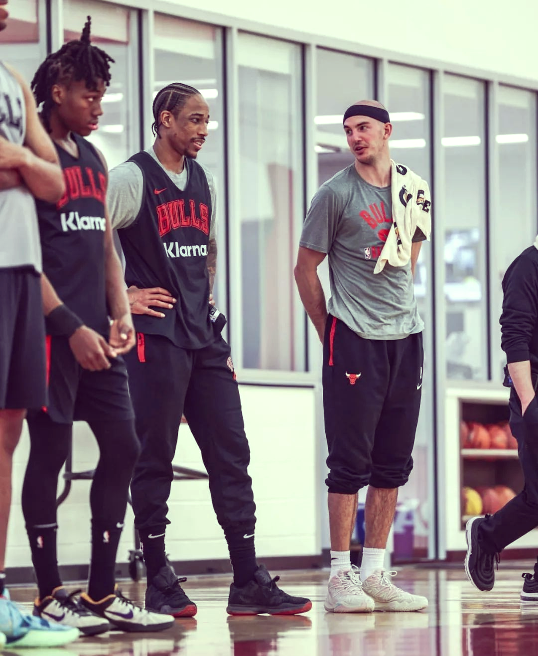 猛龙不敌老鹰，德罗赞状态下滑