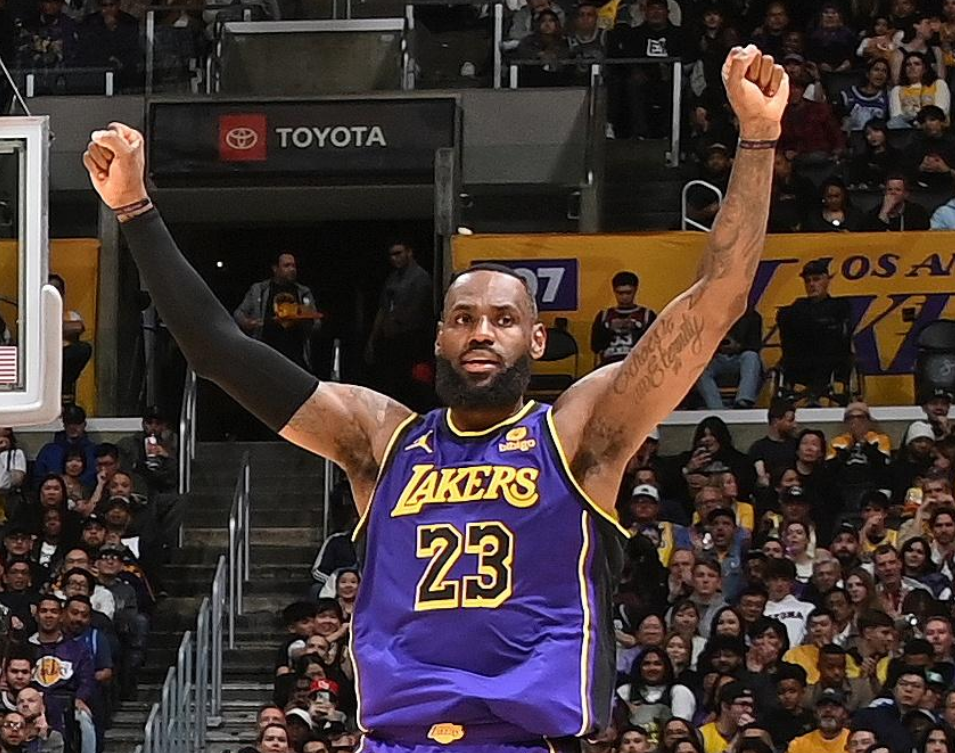 湖人击败马刺,总决赛大比分领先 湖人击败马刺,总决赛大比分领先