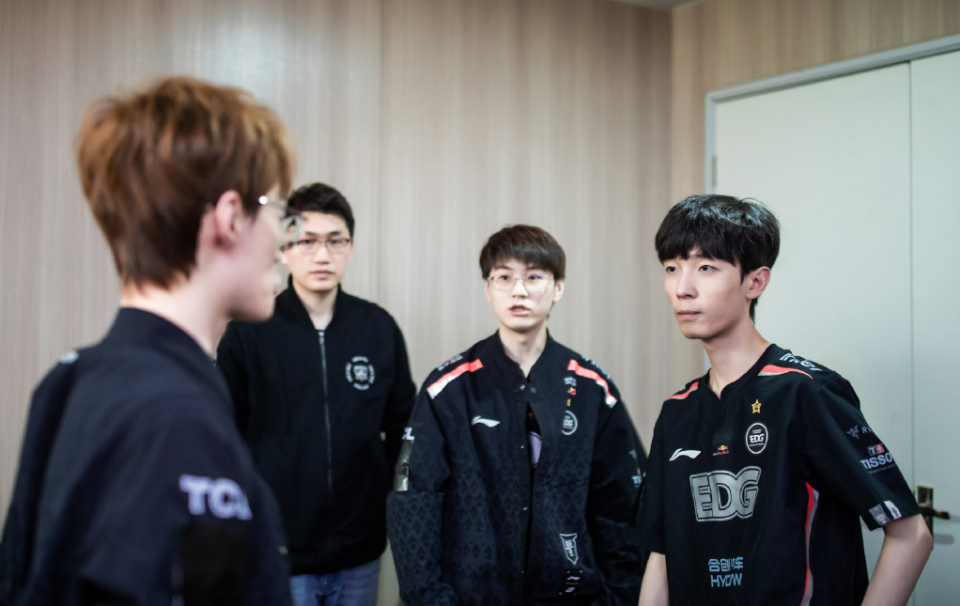 关于CLG绝杀FNC,Meiko操刀奇招英雄翻盘焦点之战2025世界赛,让粉丝疯狂欢呼的信息 关于CLG绝杀FNC,Meiko操刀奇招英雄翻盘焦点之战2025世界赛,让粉丝疯狂欢呼的信息